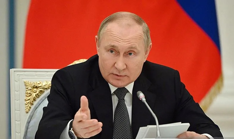 Putin Gelar Rapat Usai Serangan Drone Hantam Pangkalan Udara Rusia